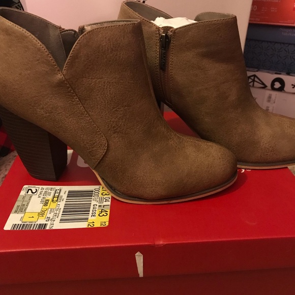 Shoes - New never worn tan booties